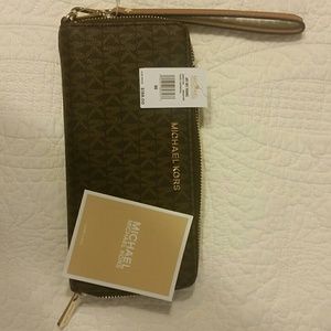 Michael Kors Jet Set Travel wallet